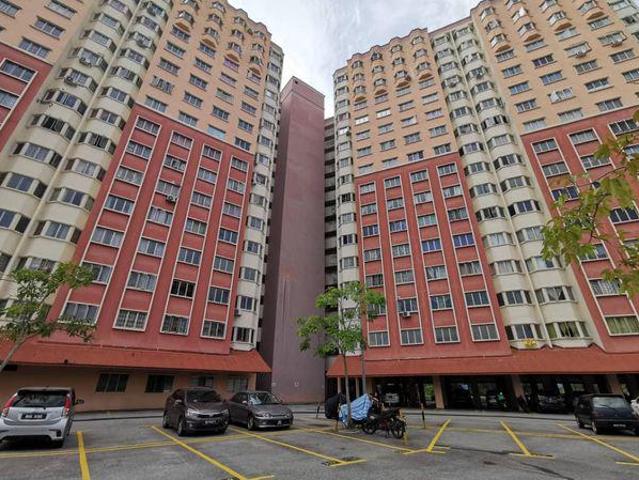 cheap below market apartment desaminium flora seri kembangan