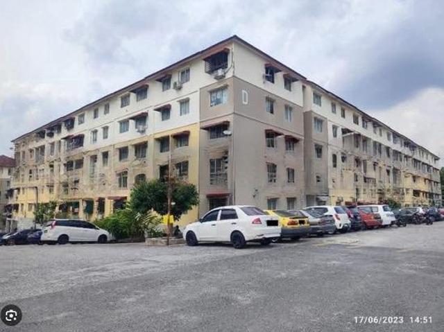 cheap below market Apartment Kemuning Bukit Beruntung rawang 650 sqft