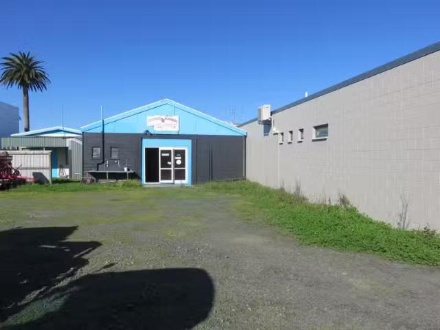 Cheap CENTRALLY LOCATED WORKSHOP First National Real Estate