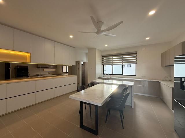 Cheap Dryx condo 4 bedroom For rent big size semi D sky
