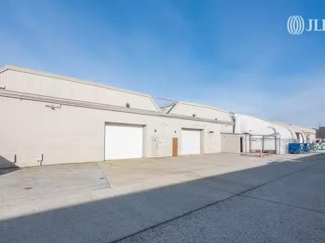 Cheap Industrial for lease in Delta, Ladner, 690 706 Derwent W.