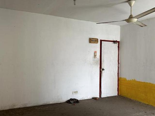 Cheap Low Cost Flat near Tmn equine Seri Kembangan