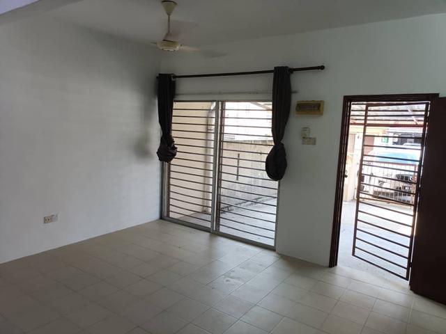 CHEAP NICE 2 stry NEW Paint 4 rms3 bath Lep 621Seri Kembangan