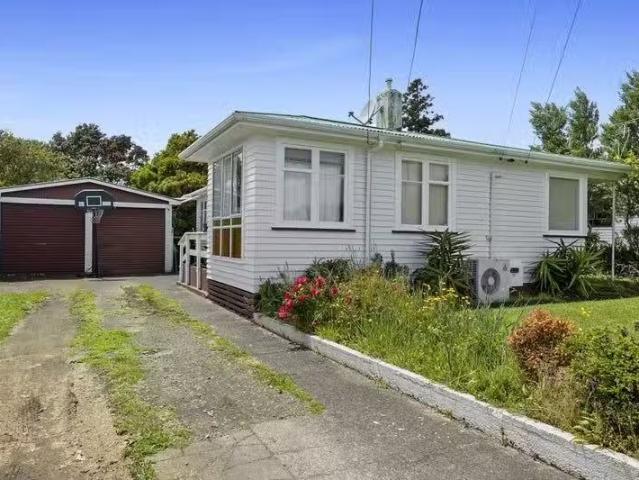 Unique Renovated 4 Bedroom Home With Double Garage – First Nat.