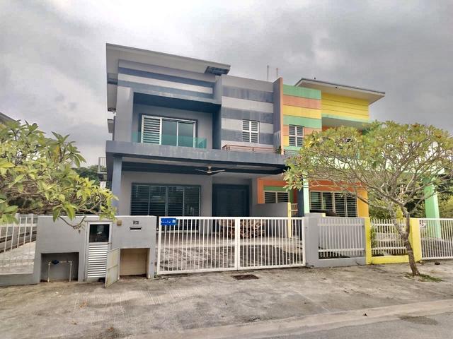 CHEAPEST 2 Storey SemiD Taman Baiduri 2 Dengkil LUAS NICE