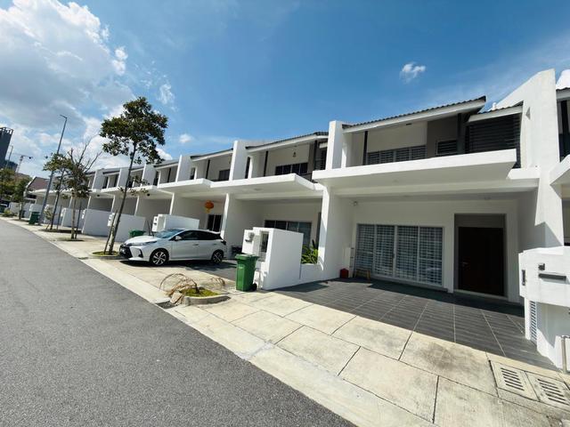 FACING OPEN 2 sty NEW HOUSE TAMANSARI DAHLIA EMERALD Garland