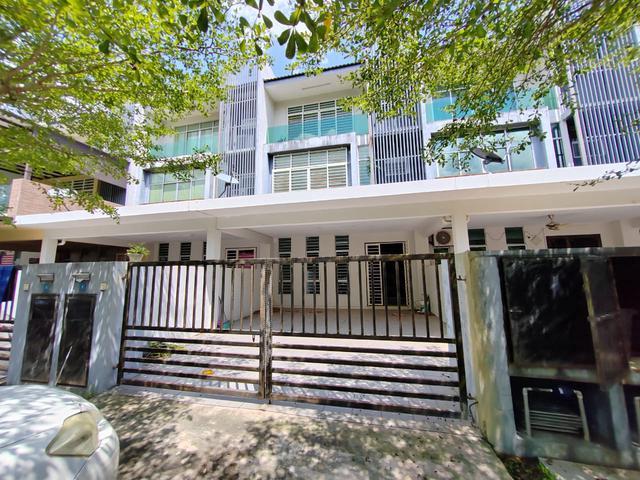 Cheapest 3 Storey Terrace House Bangi Avenue 3 Seksyen 7 Kajang