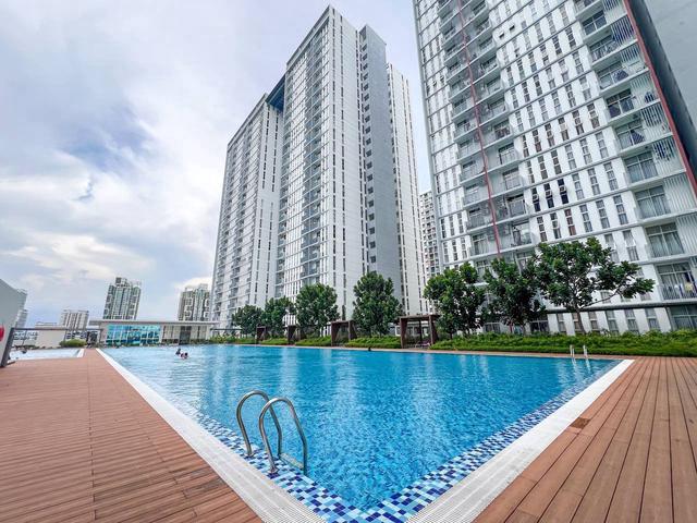 CHEAPEST UNIT AVAILABLE Lakefront Homes Condominium Cyberjaya