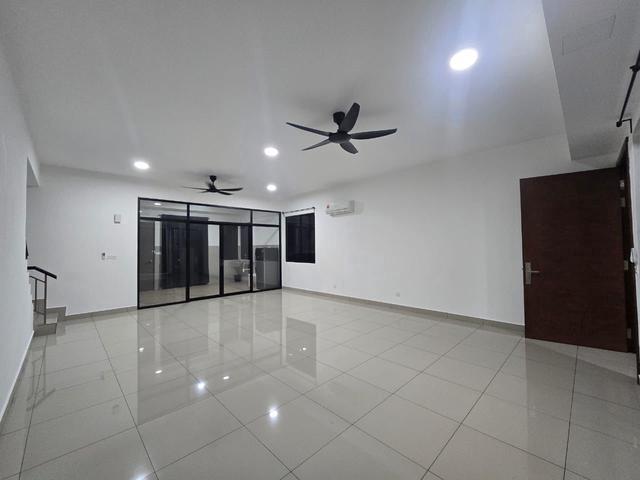 Cheapest End Lot Lower Ground The Strata Townhouse Bandar Putri Bang