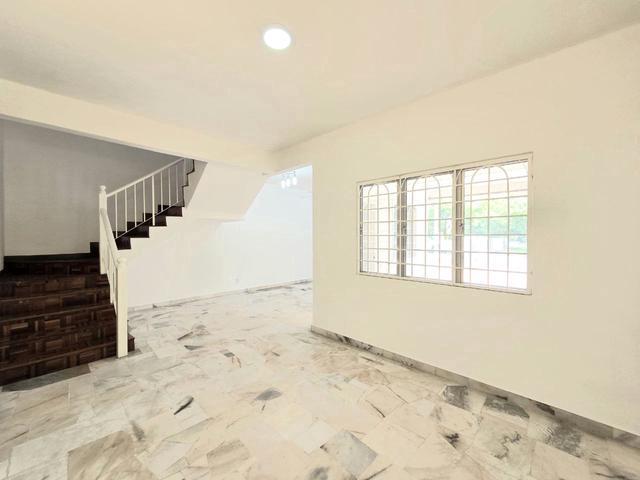 CHEAPEST FACING OPEN RENOVATED Double Storey Seksyen 7 Bangi