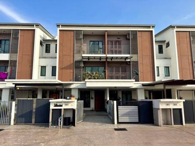 CHEAPEST GOOD COMMUNITY Townhouse Elegan Residensi Puchong