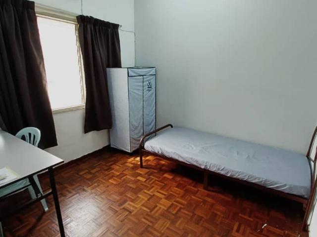 Cheapest medium room include utility neart to ioi puchong, setia walk, restaurant, mini mart, bus stop