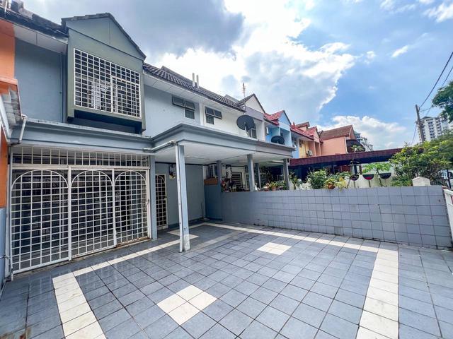 CHEAPEST Near paradigm mall and 8 min drive to LRT Kelana Jaya