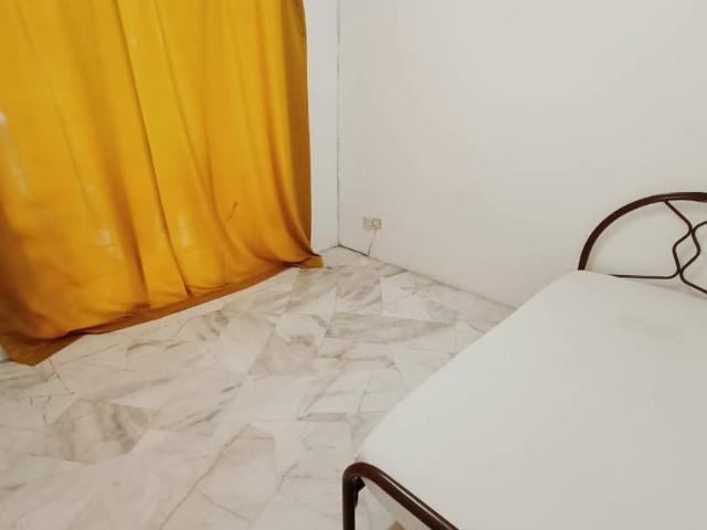 CHEAPEST SINGLE ROOM WITH AIRCOND AT SERI KEMBANGAN NEAR TO SIERRA,BANDAR 16 SIERRA, AEON, GIANT, BUS STOP