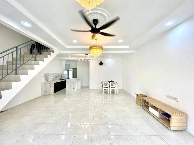 CHEAPESTRENOVATED 2 Storey Garden Villa Taman Tasik Semenyih