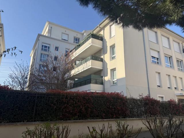CHELLES AULNOY, TRES BEL APPARTEMENT F4 + TERRASSE
