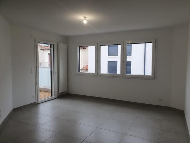 Chemin de la Salade Ponsan, appartement vide avec parking et balcon