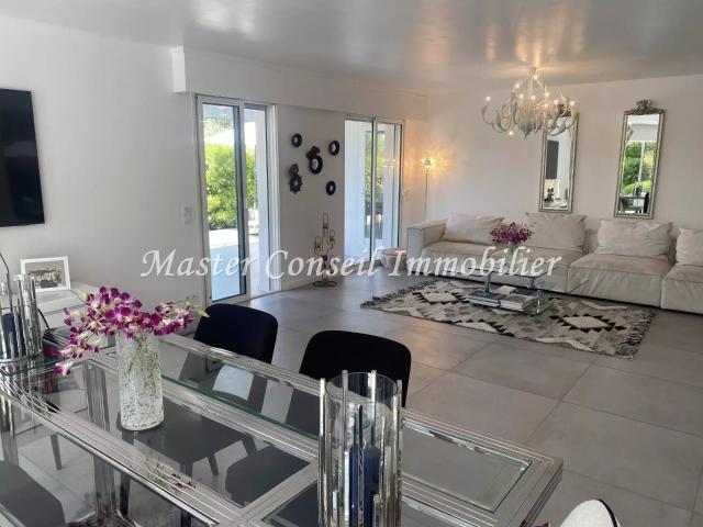 Chemin des Collines 4P 137M² + 165M² Terrasses 137m² Le cannet