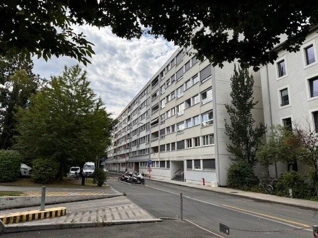 Cherchez vous un parking semi couvert ?