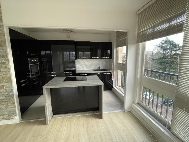 CHESNAY BEAU 2/3 PIECES 56 m2 + BALCON