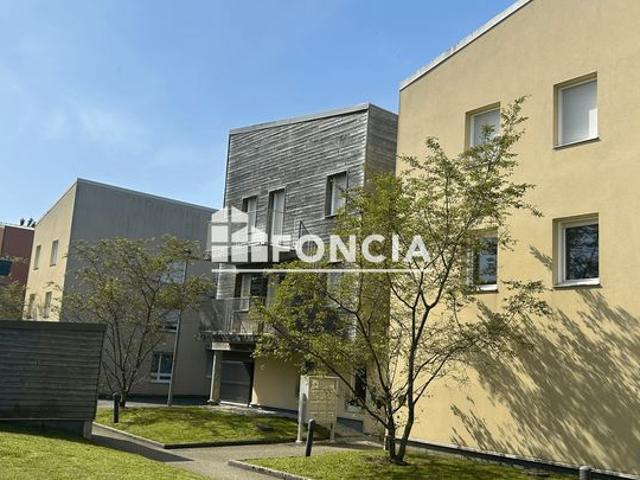 Chessy Bourg, secteur très agréable, appartement de trois pièces 60m2, avec une terrasse de 17m2 et deux stationnement en sous sol