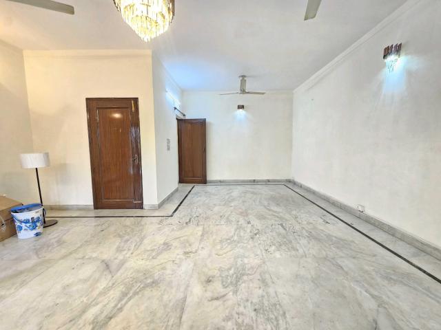 Chittaranjan Park 3 Bedroom 233 Sq. Yd. Builder Floor in Chittaranjan Park Delhi Listing ID: #10096