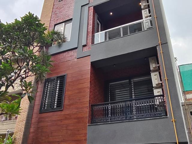Chittaranjan Park, South Delhi 3 Bedroom 138 Sq. Yd. Builder Floor in Chittaranjan Park Delhi Listing ID: #10151