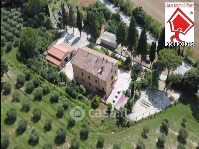 Chiusi vendesi rustico 18 vani 780 Mq
