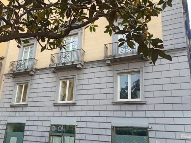 Chiaia Piazza S. Pasquale prestigioso ufficio in palazzo d'epoca