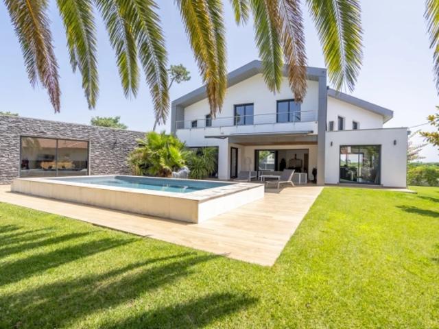 CHIBERTA Maison neuve avec piscine, ascenseur et sous sol