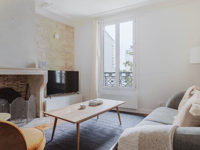 Chic Montmartre Apartment: Paris Awaits You, Paris Amsterdam Apartments for Rent
