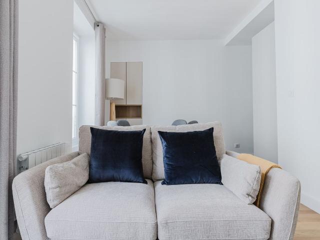 Chic Montparnasse Apartment: Live Parisian Dreams, Paris Amsterdam Apartments for Rent