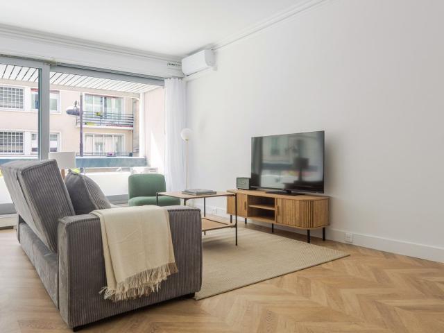 Chic One Bedroom Oasis in the Heart of Paris