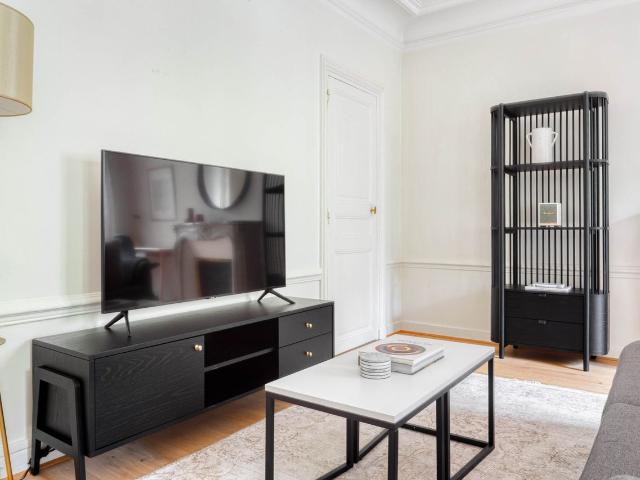 Chic One Bedroom Apartment in the Heart of Paris, Paris Amsterdam Apartments for Rent
