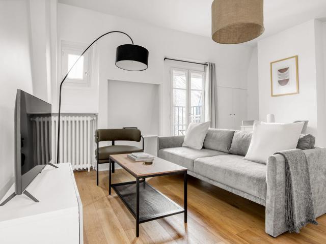 Chic One Bedroom Apartment in École Militaire, Paris Amsterdam Apartments for Rent