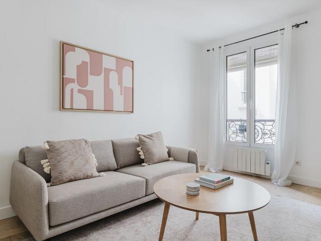 Chic One Bedroom Retreat in Central Paris, Paris Amsterdam Apartments for Rent