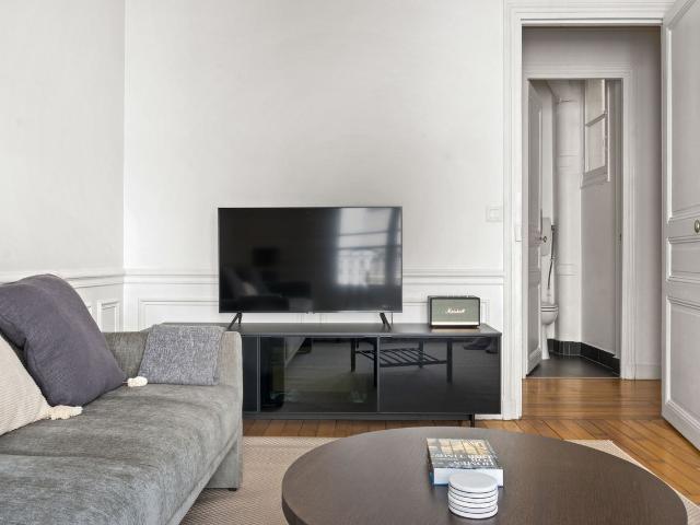 Chic One Bedroom Retreat in Paris, Paris Amsterdam Apartments for Rent