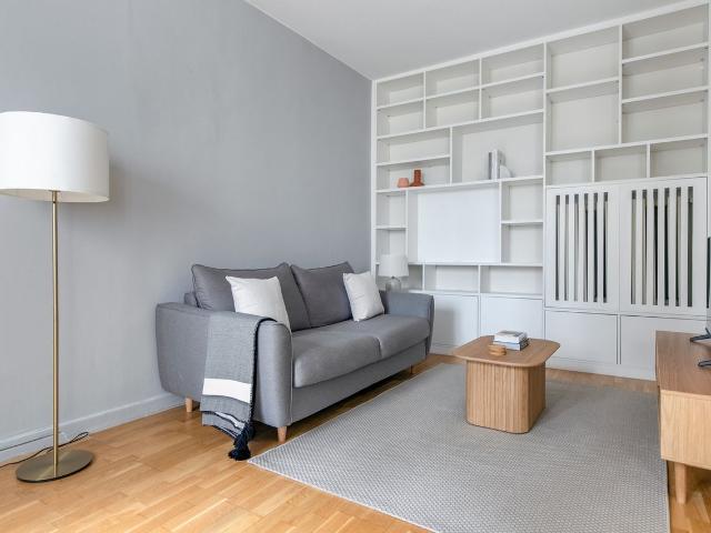 Chic One Bedroom Retreat in Parisian Paradise, Paris Amsterdam Apartments for Rent