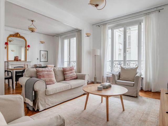 Chic Auteuil Apartment: Live the Parisian Dream