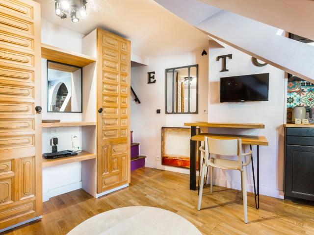 Chic Apartment with Stunning Views in Residential Building St Germain