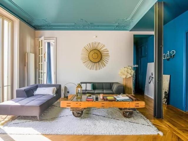 Chic Apartment Near the Arc de Triomphe