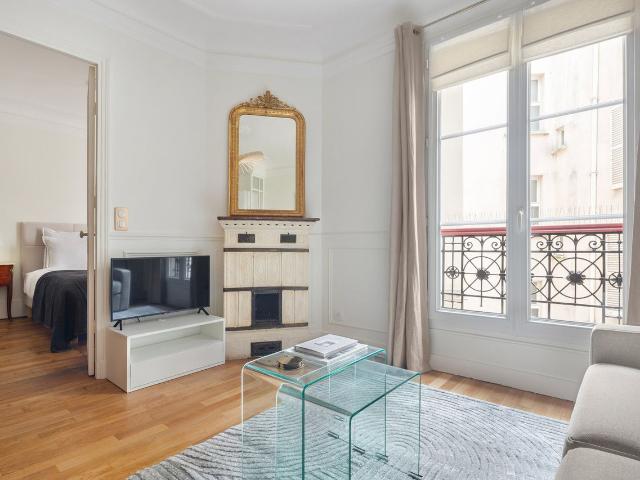 Chic Central Paris Apartment Move in Ready!, Paris Amsterdam Apartments for Rent