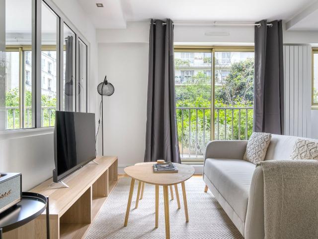 Chic Clignancourt 1 Bedroom Oasis in Paris, Paris Amsterdam Apartments for Rent