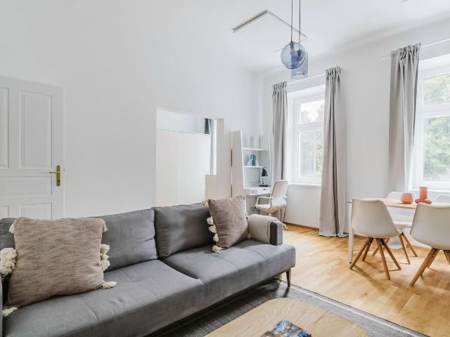 Chic Döbling 1BR, Move In Ready w/ Furniture, Vienna Amsterdam Apartments for Rent