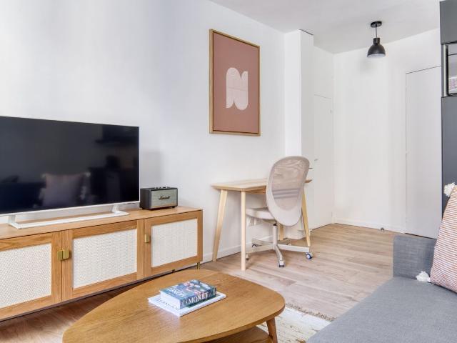 Chic Le Marais 1 Bedroom Apartment Awaits You!, Paris Amsterdam Apartments for Rent