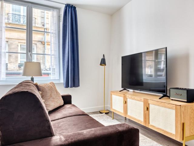 Chic Le Marais Studio with Modern Comforts