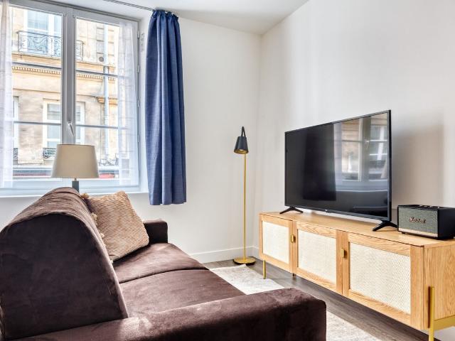 Chic Le Marais Studio with Modern Comforts, Paris Amsterdam Apartments for Rent