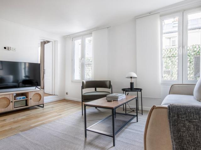 Chic Palais Royal 2BR Apartment in Paris