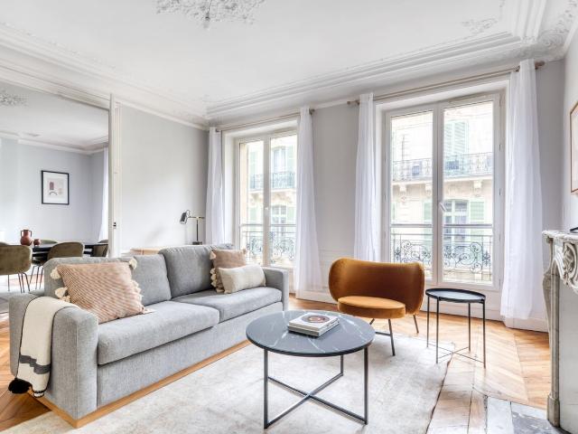 Chic Parisian Apartment in Faubourg du Roule!, Paris Amsterdam Apartments for Rent