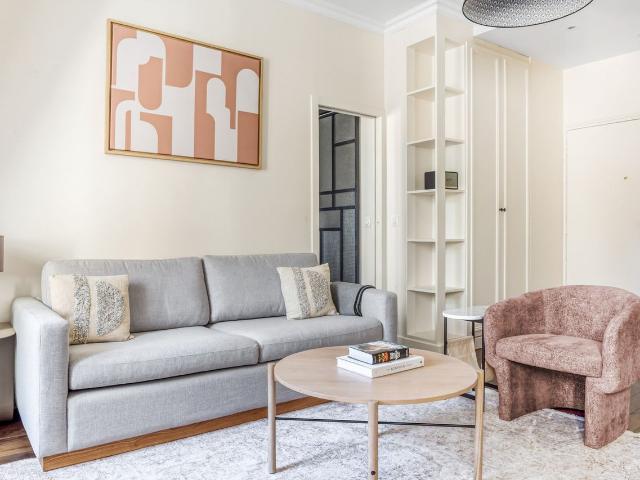 Chic Parisian Escape: Bright 1 Bedroom Apartment, Paris Amsterdam Apartments for Rent